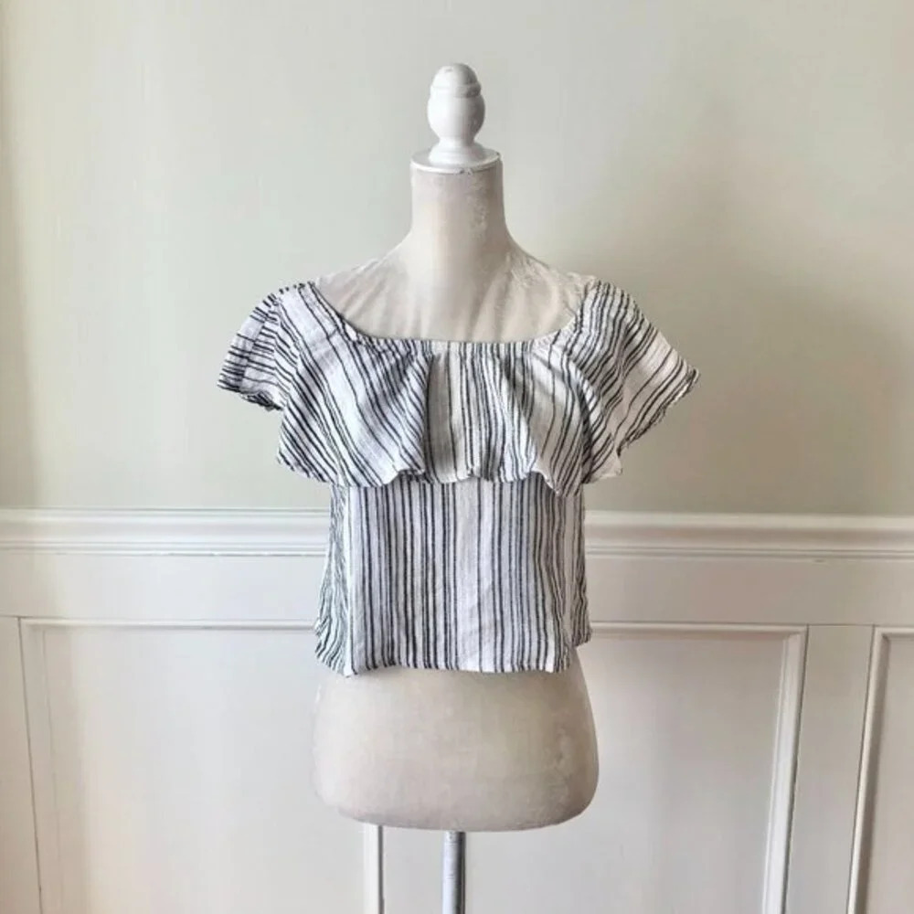 Amante Textured Stripe Off Shoulder Crop Top S